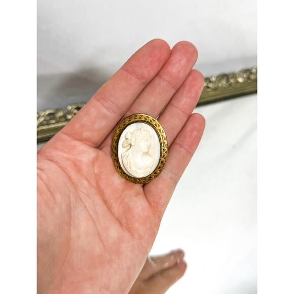 Antique 10K Gold Carved Shell Cameo Brooch Pin - Picture 2 of 8